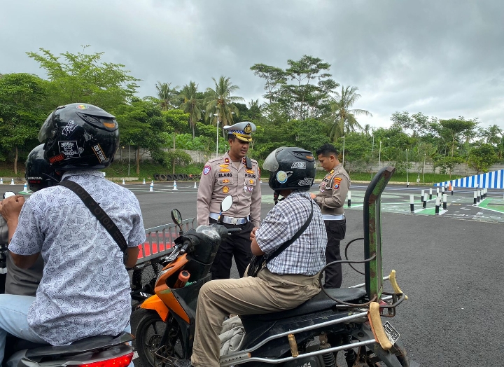 Polresta Banyuwangi memberikan pelayanan terbaik ,melalui satpas pembuatan ijin SIM D