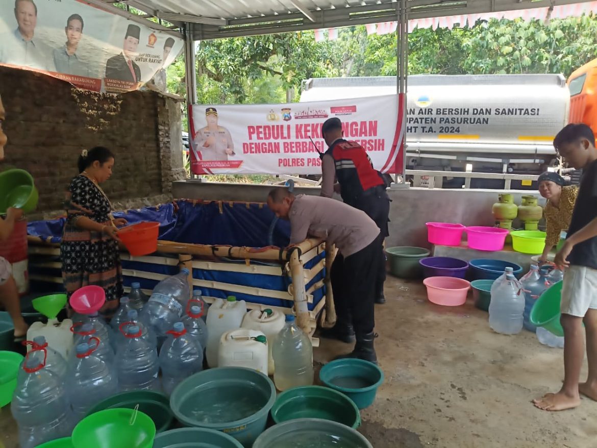 Dampak Kekeringan Polres Pasuruan Salurkan Bantuan Air Bersih 5000 liter untuk Warga Pasrepan