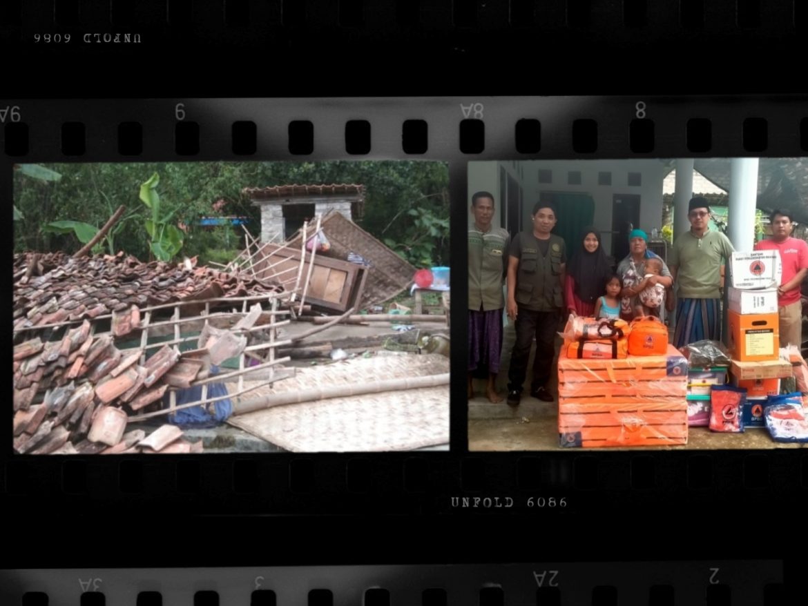 Musibah ! semoga dengan robohnya rumah ibu ini pemerintah sampang bisa membantu, sebentar lagi musim hujan,